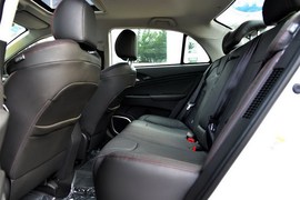 2014款比亚迪秦1.5T酷黑骑士旗舰型