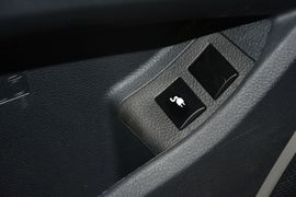 2014款比亚迪秦1.5T酷黑骑士旗舰型