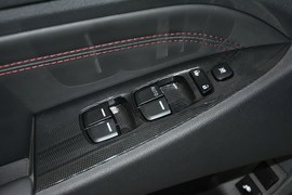 2014款比亚迪秦1.5T酷黑骑士旗舰型