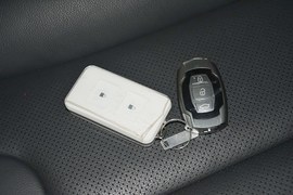 2014款比亚迪秦1.5T酷黑骑士旗舰型