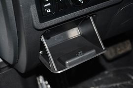 2014款比亚迪秦1.5T酷黑骑士旗舰型