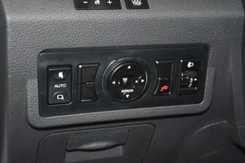 2014款比亚迪秦1.5T酷黑骑士旗舰型