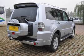 2010款三菱帕杰罗到店实拍