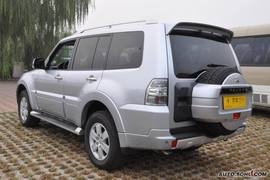 2010款三菱帕杰罗到店实拍