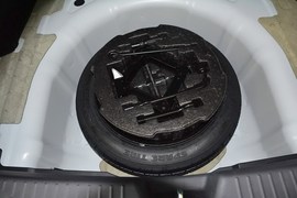 2014款现代索纳塔八2.4L自动豪华版