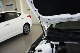 2014款现代索纳塔八2.4L自动豪华版