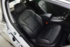 2014款现代索纳塔八2.4L自动豪华版