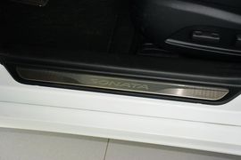 2014款现代索纳塔八2.4L自动豪华版