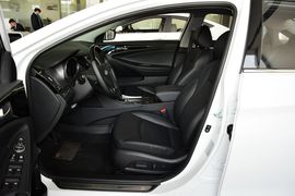 2014款现代索纳塔八2.4L自动豪华版