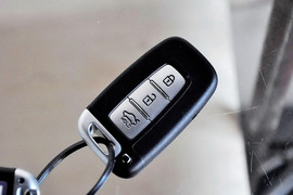 2014款现代索纳塔八2.4L自动豪华版