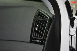 2014款现代索纳塔八2.4L自动豪华版