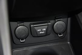 2014款现代索纳塔八2.4L自动豪华版