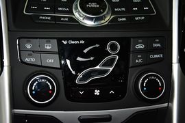 2014款现代索纳塔八2.4L自动豪华版