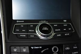 2014款现代索纳塔八2.4L自动豪华版