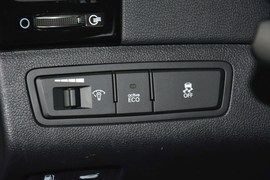 2014款现代索纳塔八2.4L自动豪华版