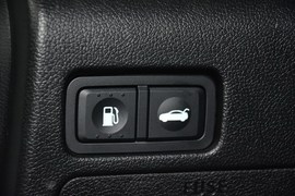 2014款现代索纳塔八2.4L自动豪华版