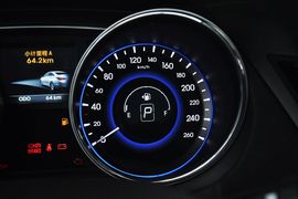 2014款现代索纳塔八2.4L自动豪华版