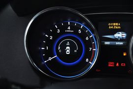 2014款现代索纳塔八2.4L自动豪华版