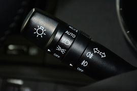 2014款现代索纳塔八2.4L自动豪华版