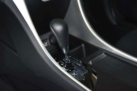 2014款现代索纳塔八2.4L自动豪华版