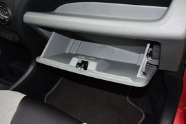 2013款铃木奥拓1.0L自动豪华型