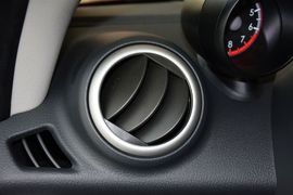 2013款铃木奥拓1.0L自动豪华型