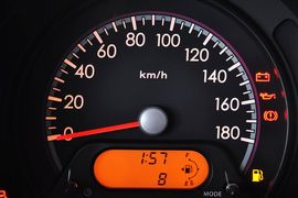 2013款铃木奥拓1.0L自动豪华型