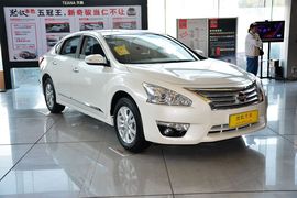 2013款日产天籁2.0L