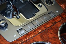 2014款大众辉腾3.0L行政型