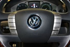 2014款大众辉腾3.0L行政型