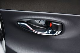 2015款丰田致炫1.5E魅动版AT