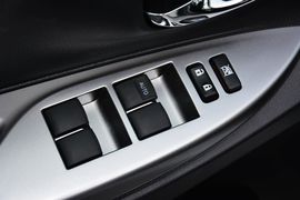 2015款丰田致炫1.5E魅动版AT