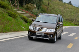 2015款长安金欧诺1.5L豪华型