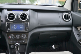 2015款长安金欧诺1.5L豪华型