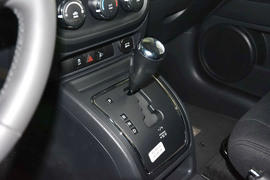 2014款Jeep自由客2.0L运动增强版