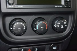 2014款Jeep自由客2.0L运动增强版