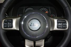 2014款Jeep自由客2.0L运动增强版