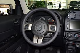 2014款Jeep自由客2.0L运动增强版