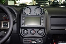 2014款Jeep自由客2.0L运动增强版