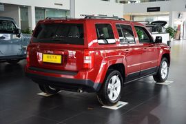 2014款Jeep自由客2.0L运动增强版