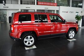 2014款Jeep自由客2.0L运动增强版