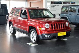 2014款Jeep自由客2.0L运动增强版