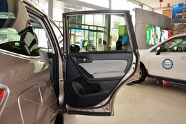 2013款斯巴鲁森林人2.0T自动尊贵导航版