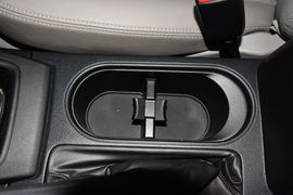 2013款斯巴鲁森林人2.0T自动尊贵导航版