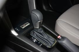 2013款斯巴鲁森林人2.0T自动尊贵导航版