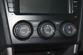 2013款斯巴鲁森林人2.0T自动尊贵导航版