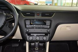 2015款斯柯达明锐1.6L自动逸俊版