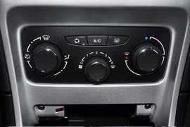 2013款标致307两厢1.6L手动舒适版