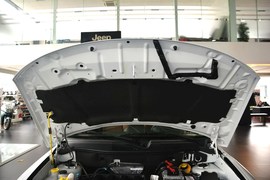 2014款Jeep指南者2.4L四驱豪华导航版