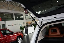 2014款Jeep指南者2.4L四驱豪华导航版